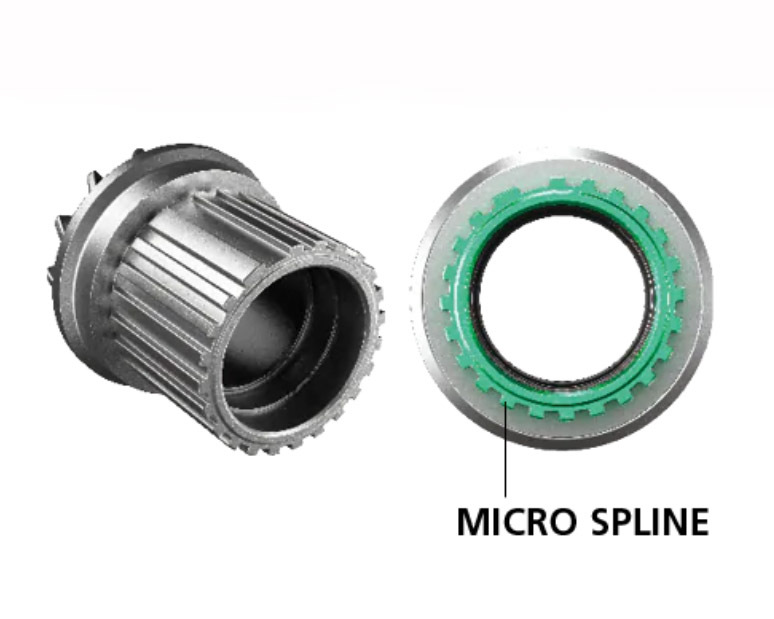 MICRO SPLINE - nový typ drážkování Shimano ořechů. Lehčí a menší hliníkové tělo ořechu, vyvinuto především pro možnost použití 10z pastorku kazety.

&nbsp;
